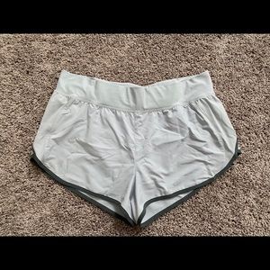 Under Armour Womens Speedpocket Shorts 1323872 011 Grey NWT Size XL Heatgear